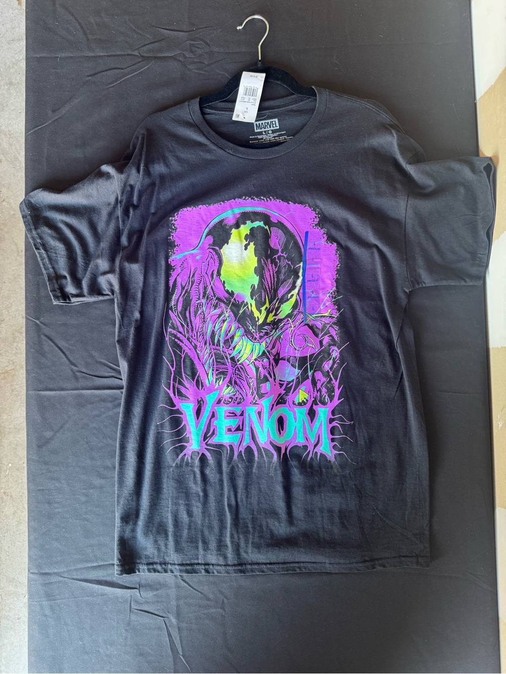 NWT Marvel Venom Graphic T-Shirt Men's Size Large Black Purple Neon